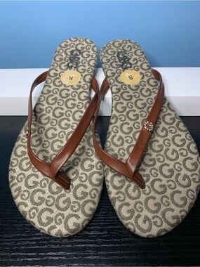 GBG Los Angeles Brown Leather-Trim Flip Flop Sandals with Monogram Footbed